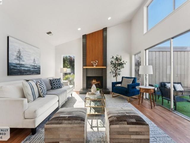 Townhouse for sale in Alameda, California