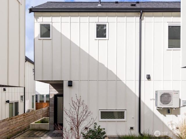 Townhouse for sale in Seattle, Washington