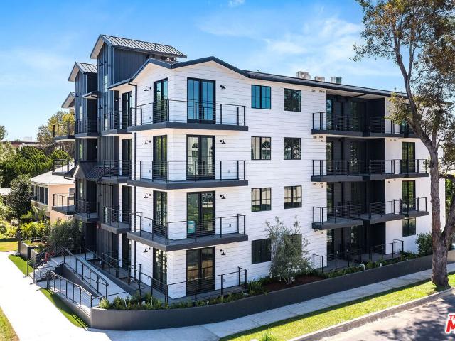 Condo for sale in Canoga Park, California