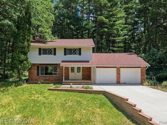 House for sale in Hamburg, Michigan