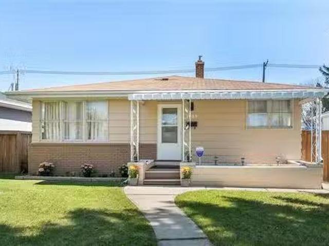 House for sale in East St. Paul, Manitoba