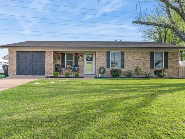 House for sale in Wills Point, Texas