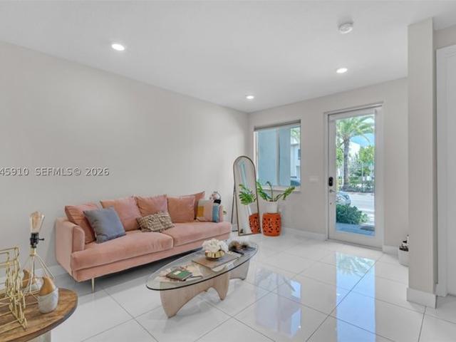 Townhouse for sale in Doral, Florida