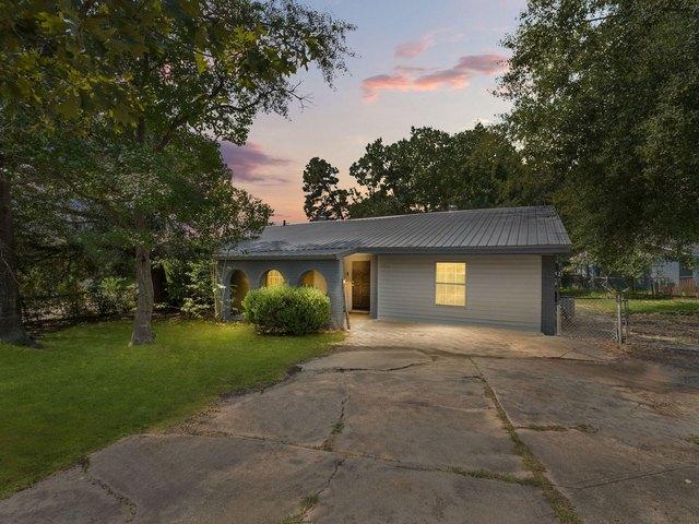 House for sale in Pinecrest, Leesville