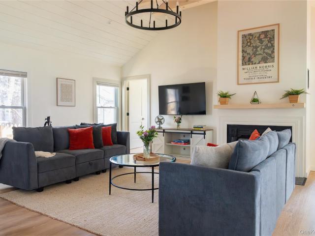 House for sale in Kauneonga Lake, Town of Bethel