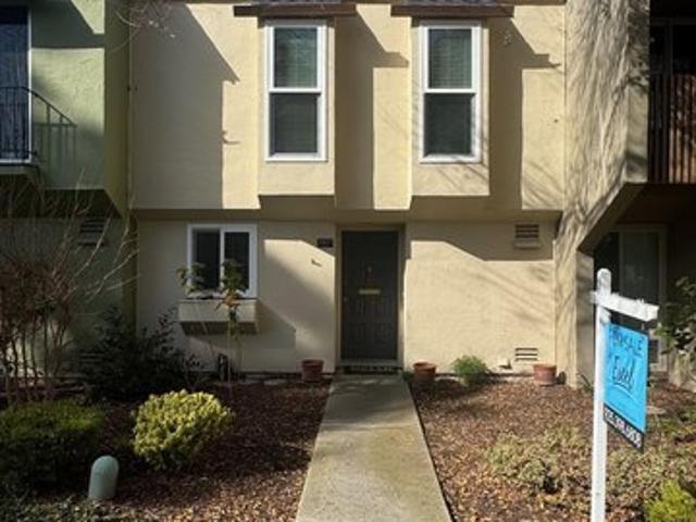 Townhouse for sale in Alameda, California