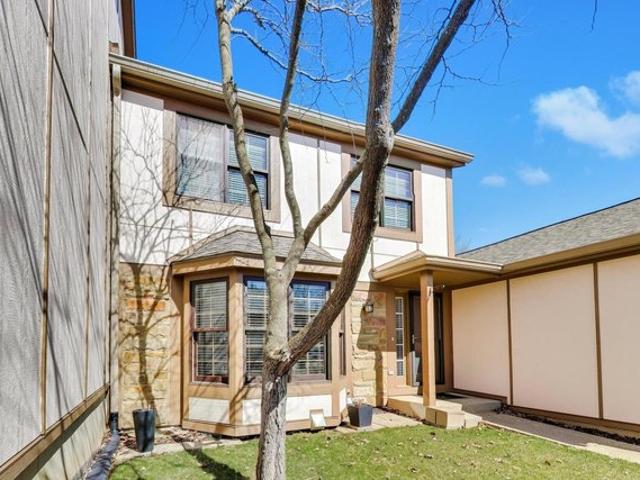 Townhouse for sale in Wheaton, Illinois