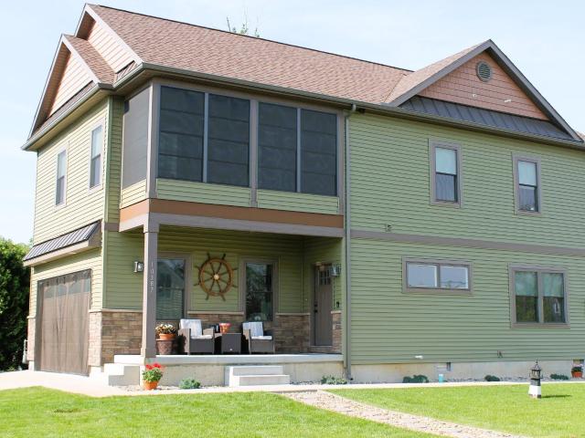 House for sale in Syracuse, Indiana