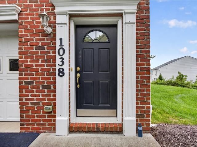 Townhouse for sale in Strabane, Pennsylvania