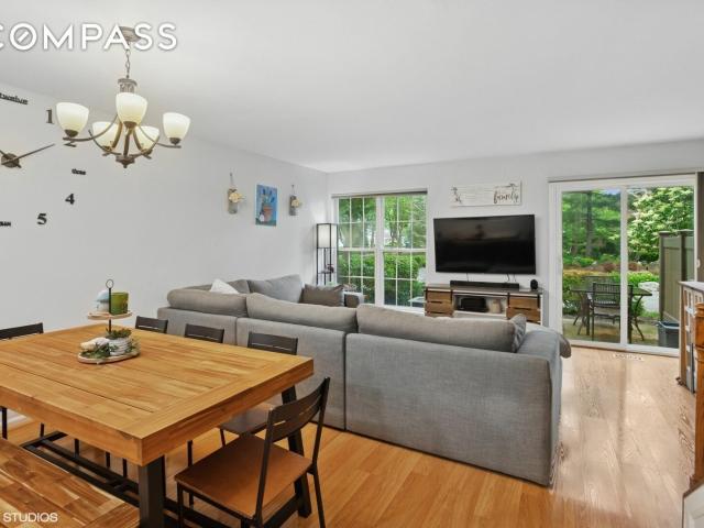 Townhouse for sale in Elk Grove Village