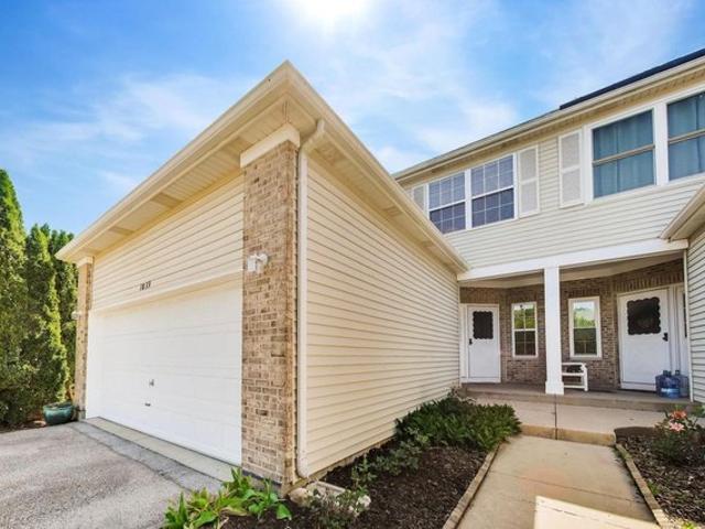 Townhouse for sale in Mchenry, Illinois