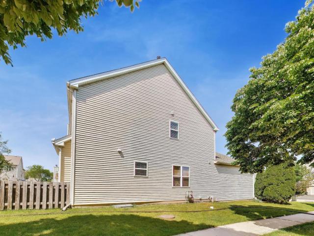 House for sale in Mchenry, Illinois