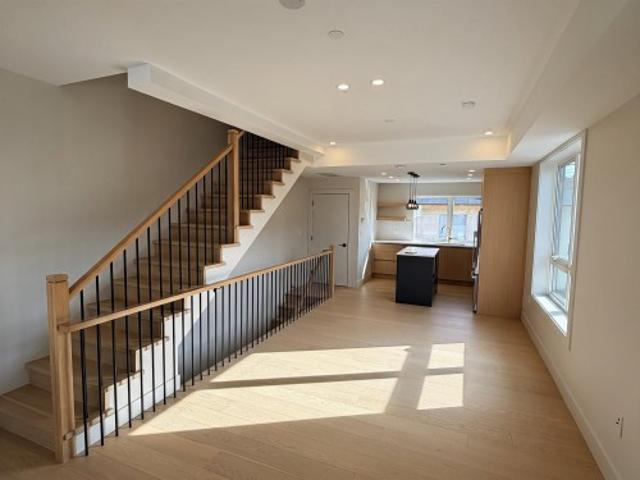 Townhouse for sale in Little Saigon, Vancouver