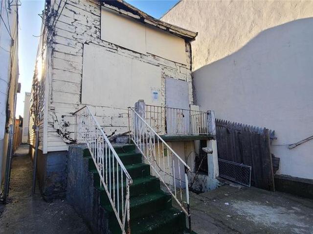 Duplex for sale in Corona