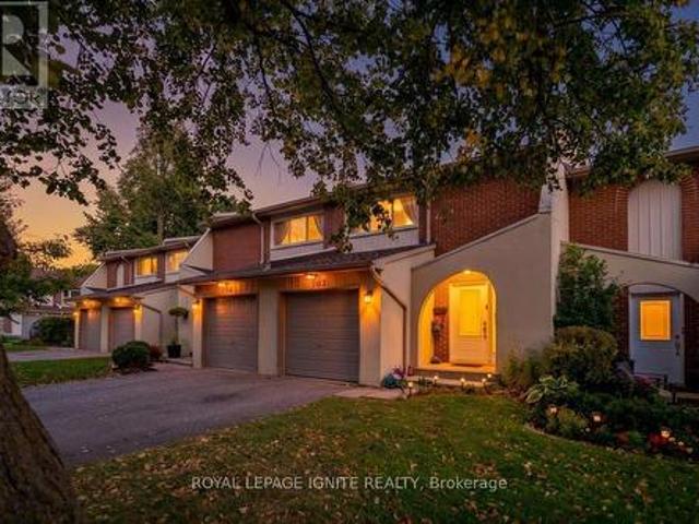 Townhouse for sale in Mississauga Valleys, Mississauga