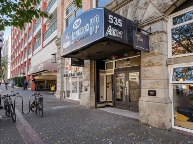Commercial for rent in Chinatown, Victoria