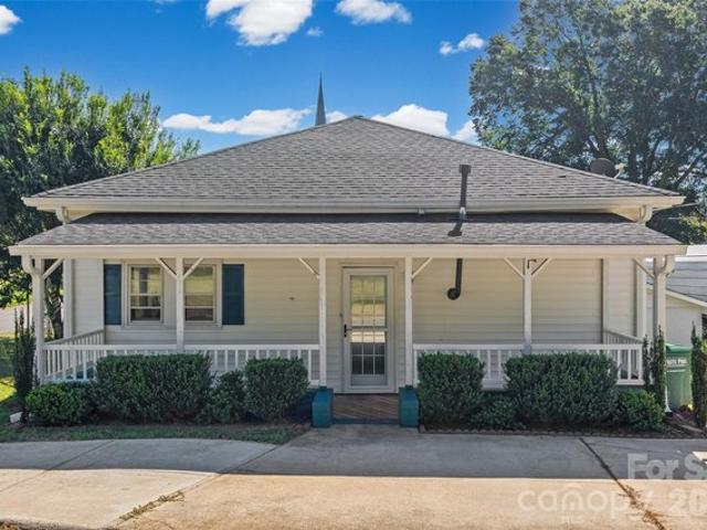 House for sale in Cramer Mountain, Cramerton