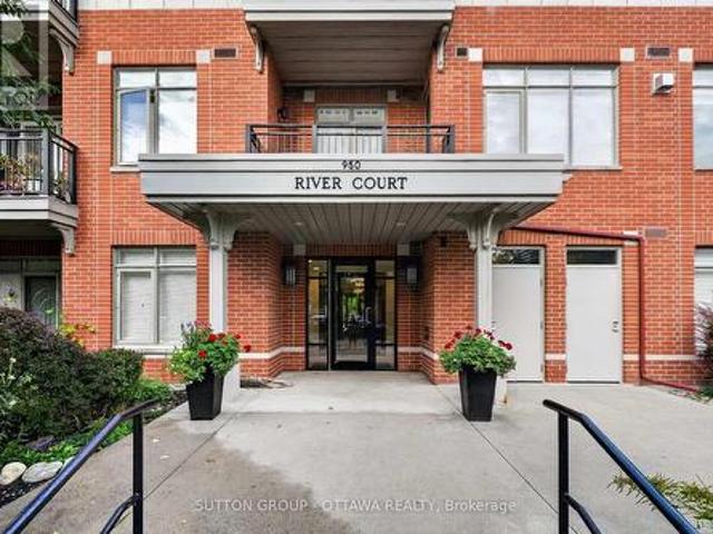 Condo for sale in Rideau-Vanier, Ottawa