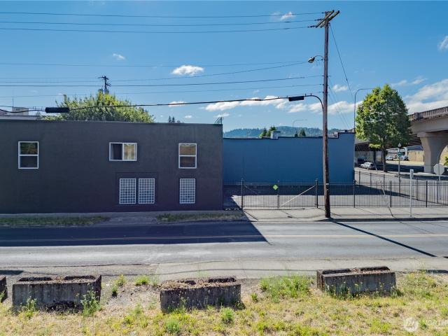 Commercial for sale in Kelso, Washington