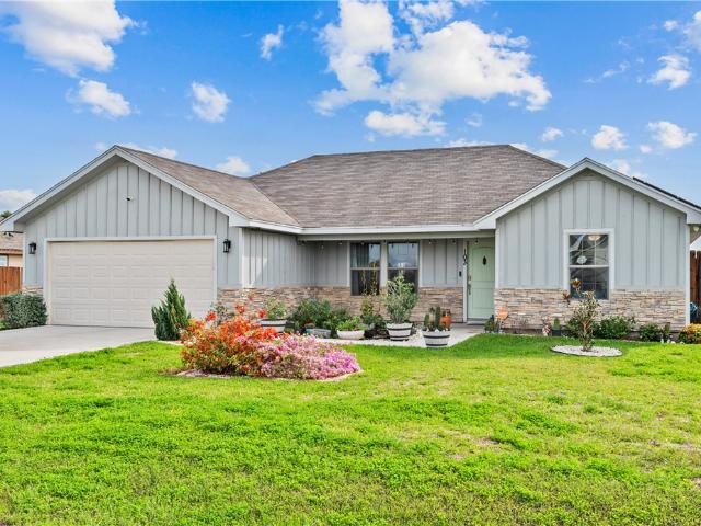 House for sale in Orange Grove, Texas
