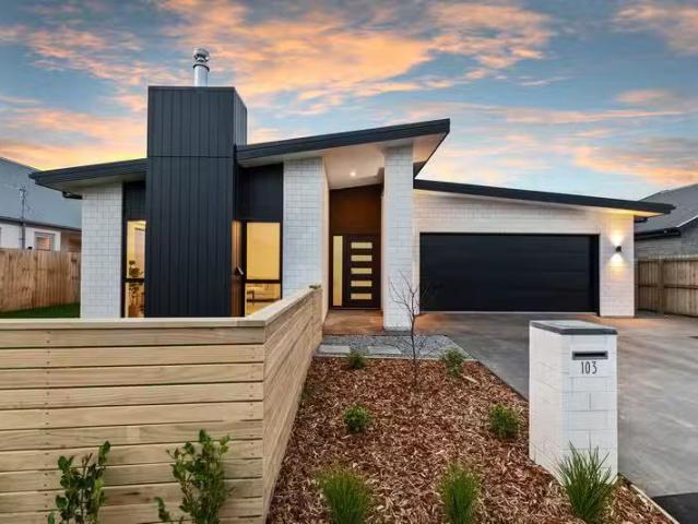 House for sale in Chaslands, Canterbury