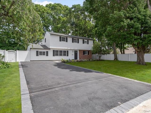 House for sale in Bohemia, New York