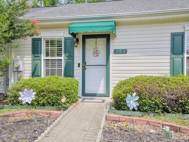 Townhouse for sale in Martinez