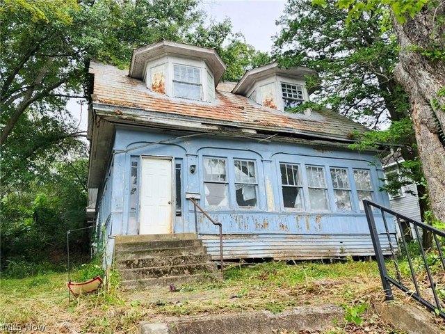 House for sale in Gandeeville, West Virginia