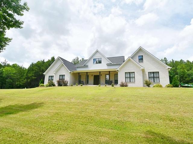 House for sale in Mooreville, Mississippi
