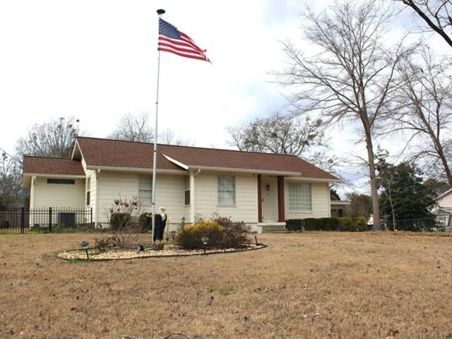 House for sale in Aberdeen, Mississippi