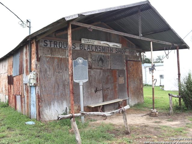 Commercial for sale in Devine
