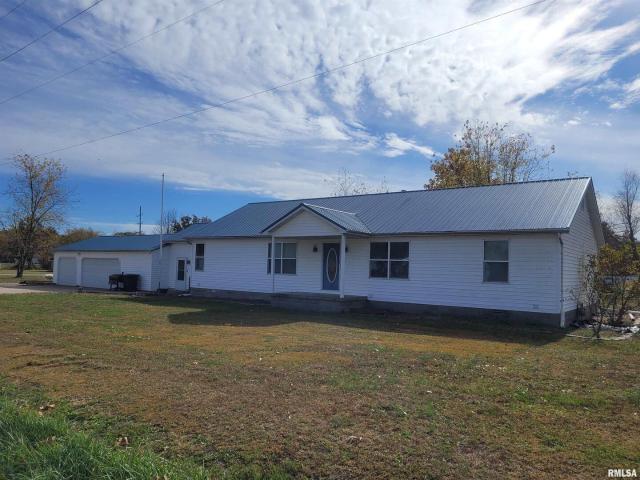 House for sale in Woodlawn, Illinois