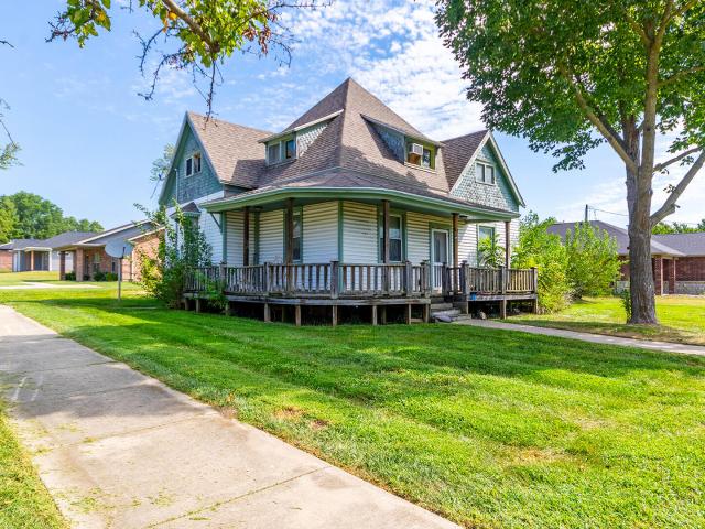 House for sale in Sturgeon, Missouri