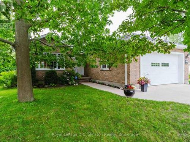 House for sale in Ontario