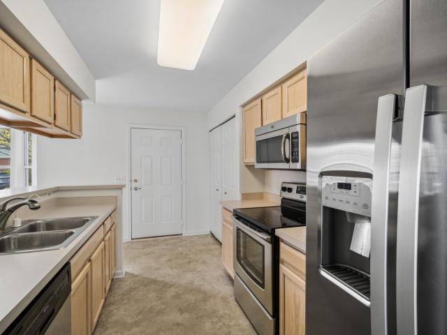 Townhouse for sale in Great Lakes, Illinois