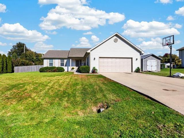 House for sale in Downs, McLean County