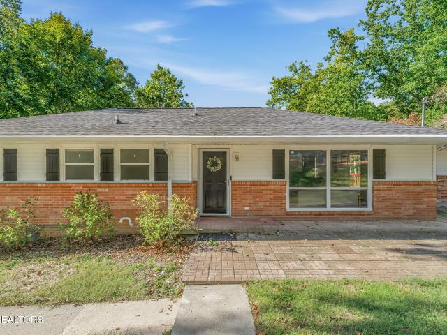House for sale in Willow Brook-Lasalie, Oak Ridge