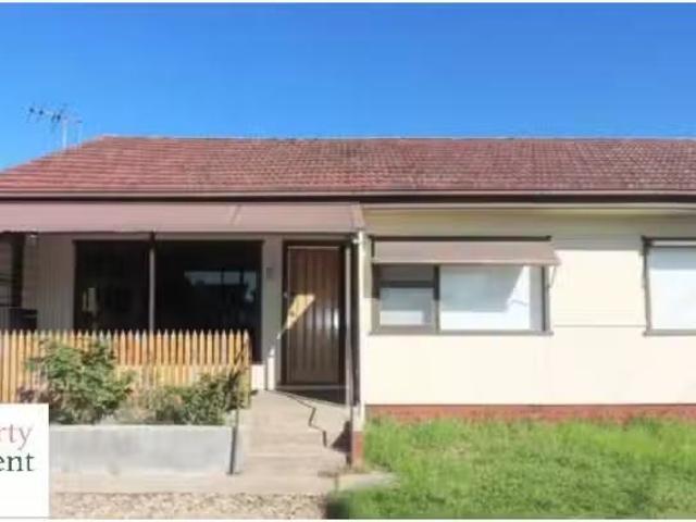 House for rent in Old Guildford