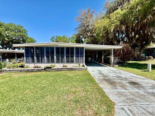House for sale in Lady Lake, Florida