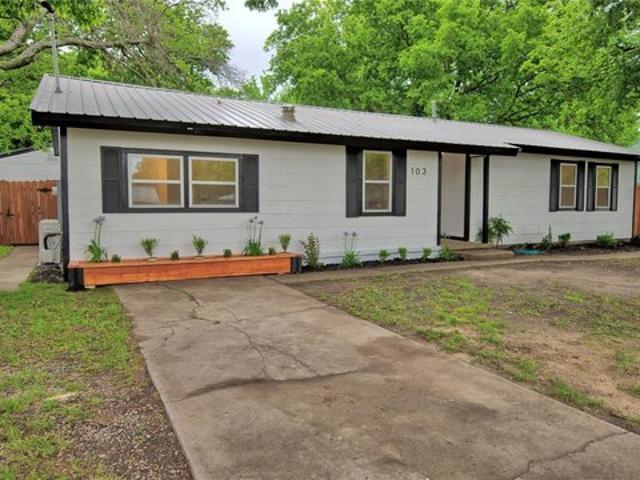 House for sale in Saint Jo, Texas