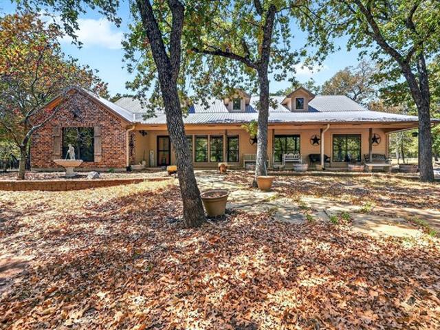 House for sale in Sunset, Texas