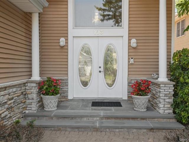 House for sale in Smithtown, New York
