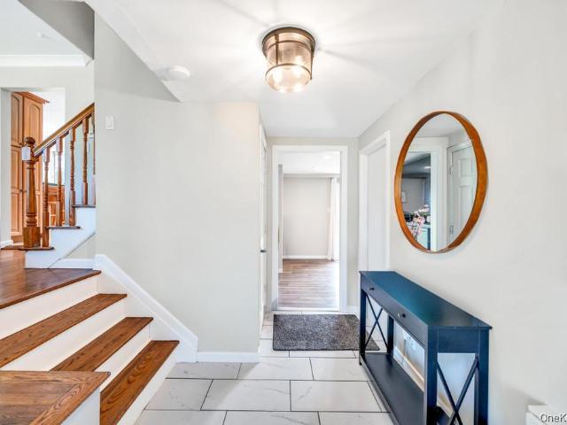 House for sale in East Islip