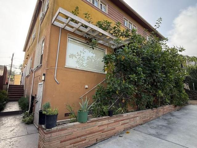 Apartment for rent in Canoga Park, California