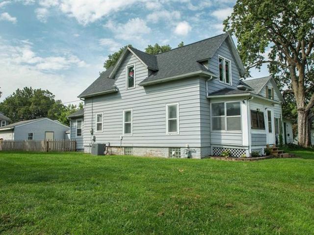 House for sale in Waterloo, Black Hawk County