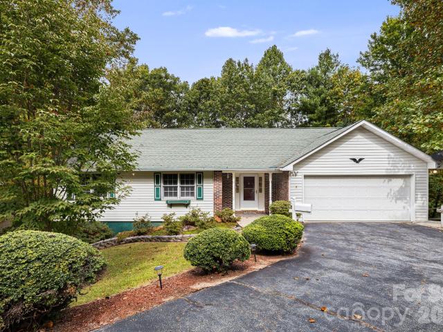 House for sale in Cinnimon Woods, Flat Rock