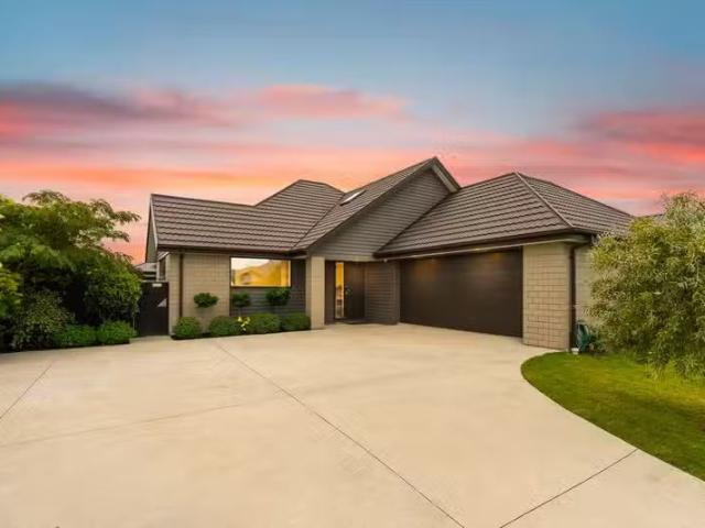 House for sale in Chaslands, Canterbury