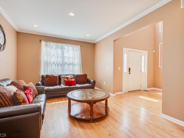 House for sale in Kendall Park, New Jersey