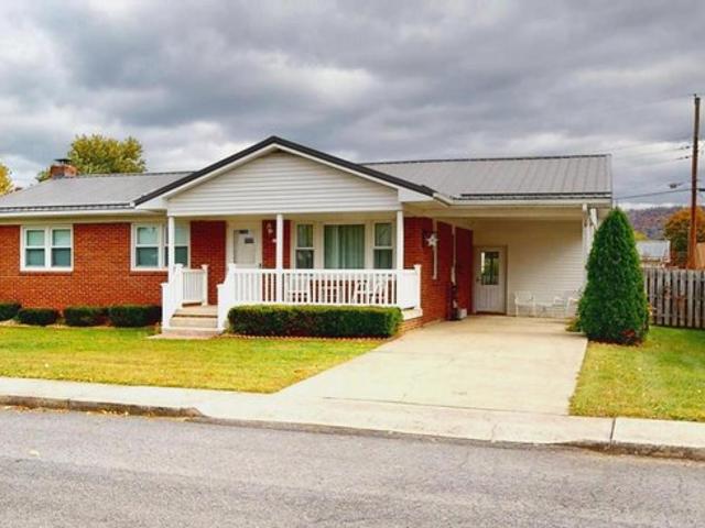 House for sale in Petersburg, West Virginia