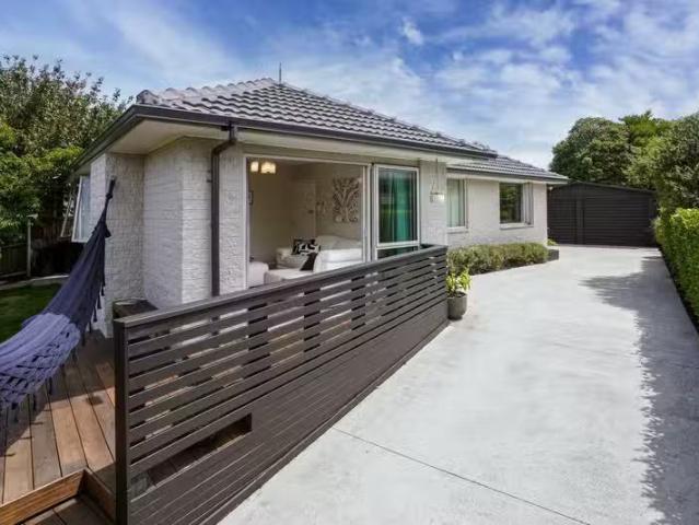 House for sale in Chaslands, Canterbury